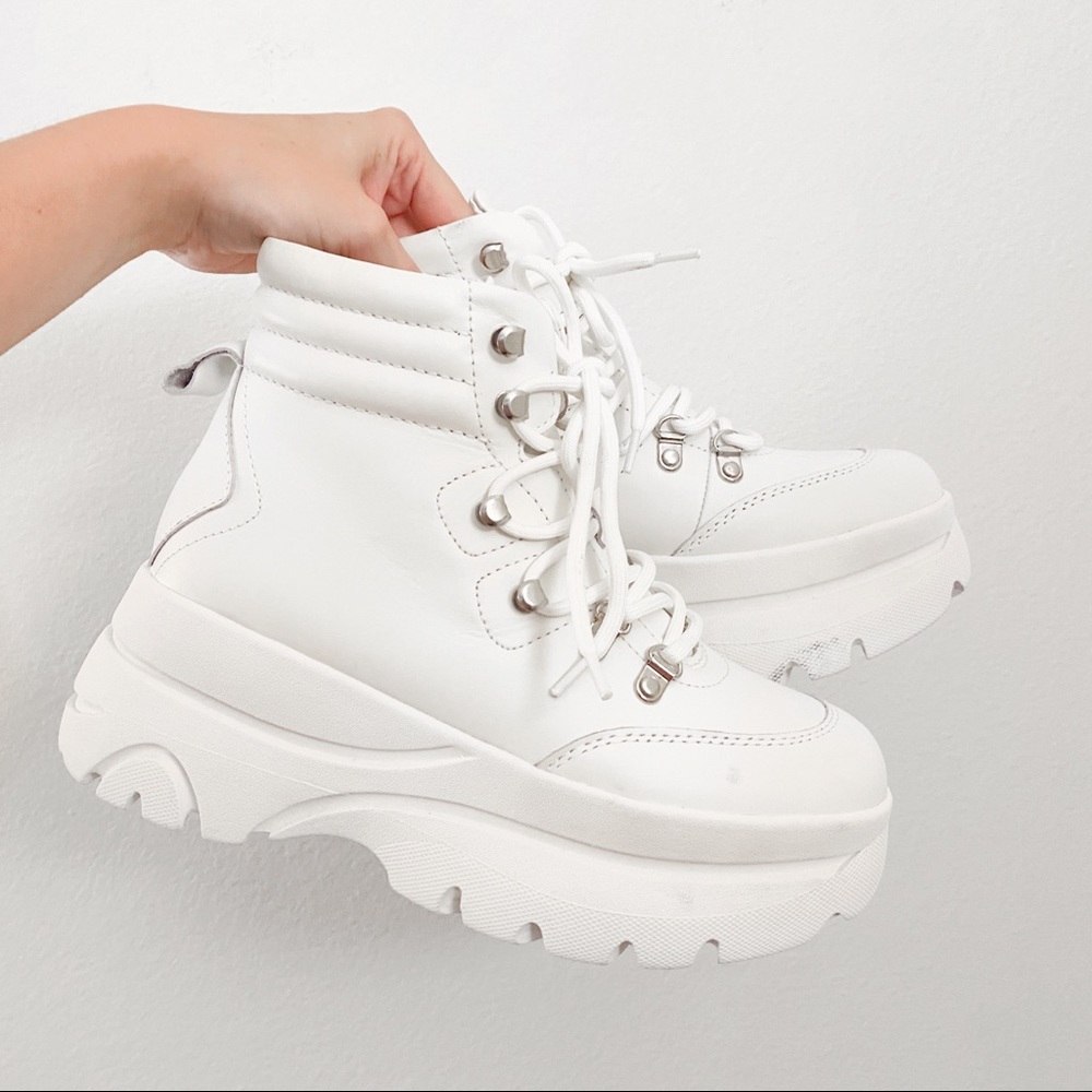 Steve Madden Husky platform white boots